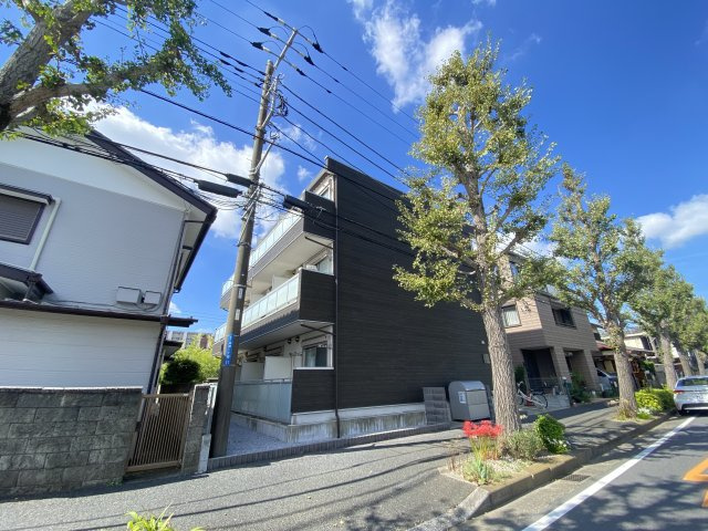 稲毛海岸駅も稲毛行のバス停も近いお部屋★