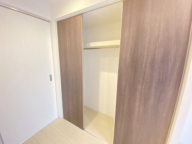 スライド式のクローゼット収納★