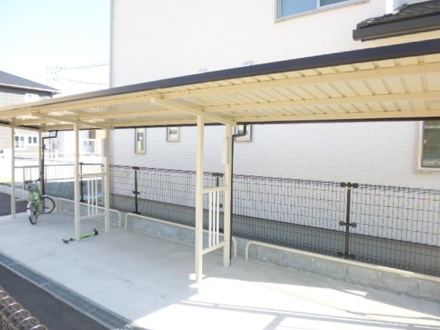 総社市井尻野のアパートのその他共用部分|自転車置き場