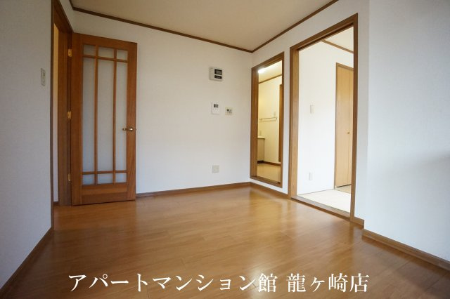 レジデンス河原井の居間・リビング