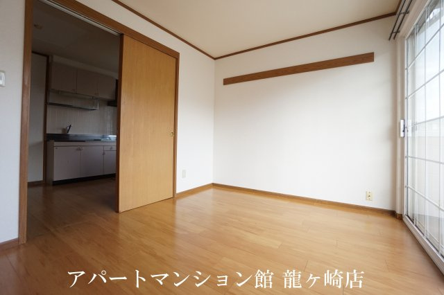 レジデンス河原井の洋室