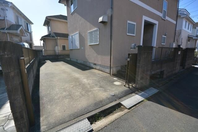 根岸茂之貸家Ⅰの駐車場