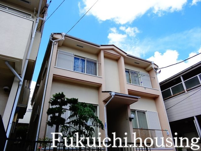 ファミールホームズＢ棟の外観