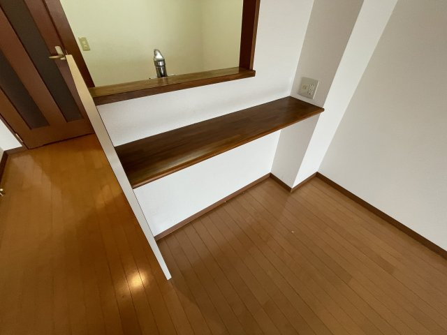 サンフォルトゥーナ宮崎駅東の洋室