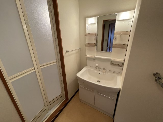 サンフォルトゥーナ宮崎駅東の独立洗面台