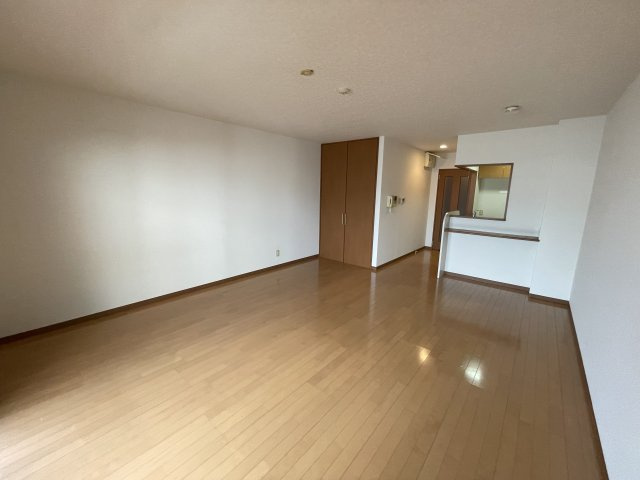 サンフォルトゥーナ宮崎駅東の洋室