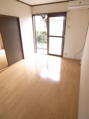 【居間・リビング】 | サマックスビュー長島 | 明るくステキなお部屋で新生活を！　※イメージ画像