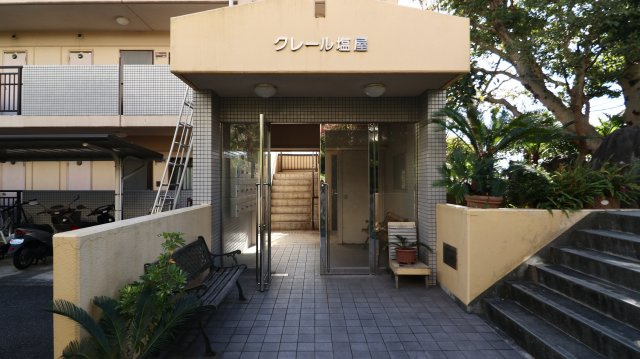 クレール塩屋のエントランス