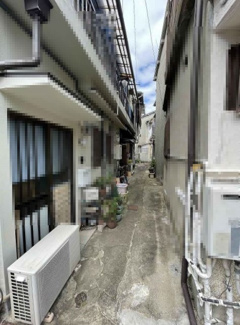 【前面道路含む現地写真】 | 尼崎市西難波町１丁目売地 | 対象の土地に行く手前の通路です！
