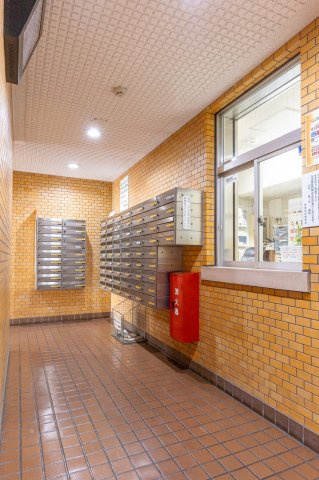 ライオンズプラザ亀戸9階　角　部屋　リ　ノベーション　エアコン３基付　のエントランス