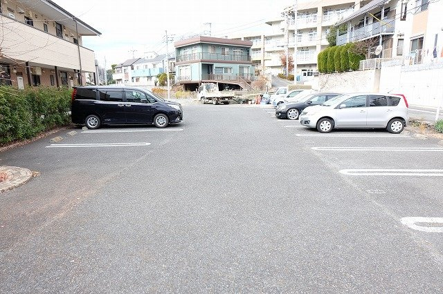 サニーウェルの駐車場