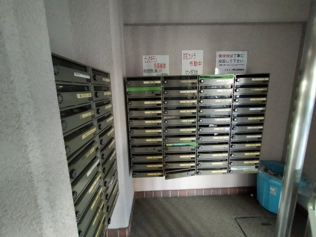 ネオコーポ野江のその他共用部分|エントランスと集合ポストになります。