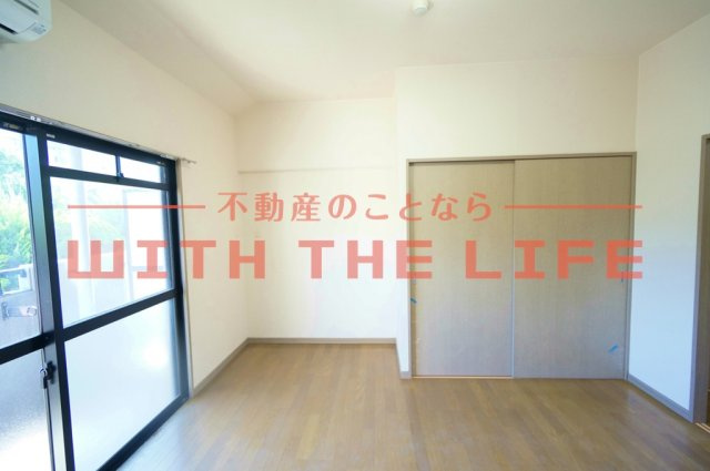 フォレスト小森野【10,000円キャッシュバック対象物件】の内装|明るい色調の室内です