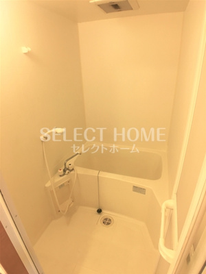 【浴室】 | オレンジハウス（上六名） | 日々の疲れを癒すお風呂付です
同一タイプです