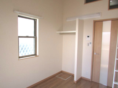 【居間・リビング】 | 角部屋で明るい室内