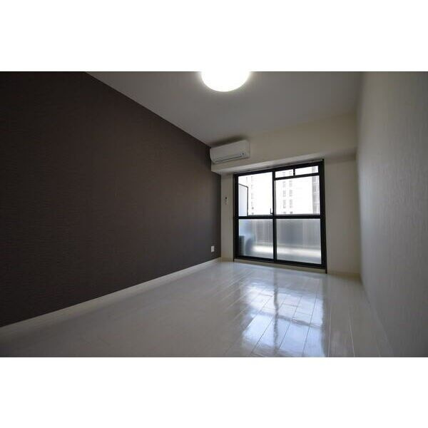 パンセ堀川の居間・リビング|洋室