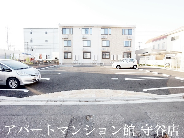 メゾン・ソレイユの駐車場