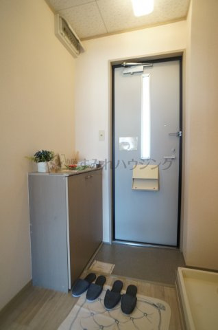 シャトー南花屋敷の玄関