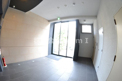 【エントランス】 | プレミアムコート谷町４丁目 | 落ち着いたエントランスです