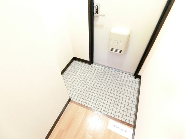 日吉壱番館の玄関