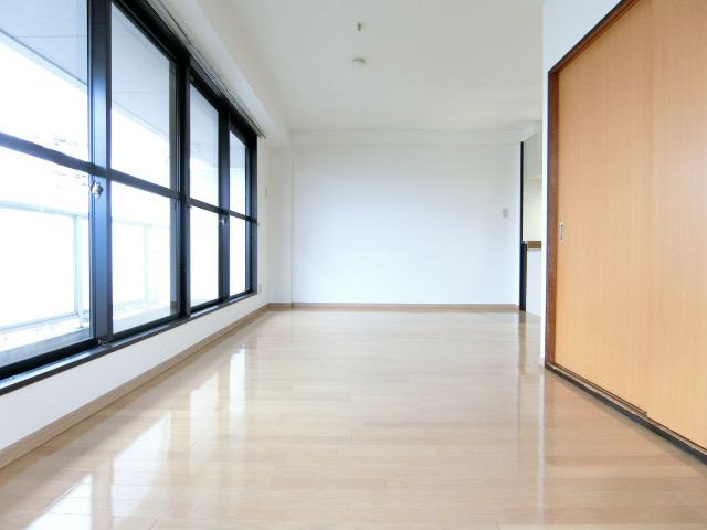 日吉壱番館の居間・リビング