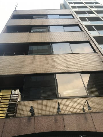 岡部ビルの外観