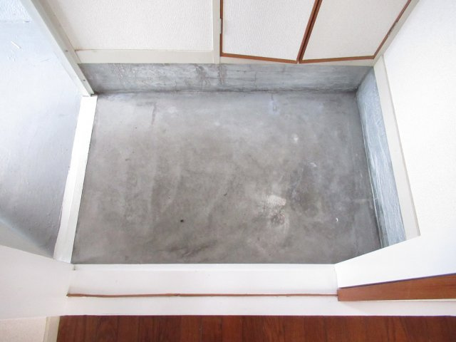 クリスタルハイツ（城西）の玄関