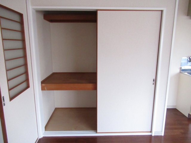 クリスタルハイツ（城西）の収納|こまごまとしたものを収納できそうですね