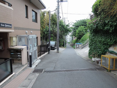 【周辺】 | ヒルサイドヨコハマ | 前面道路です。