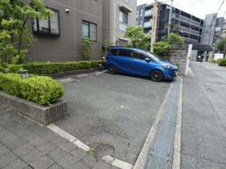 【駐車場】
