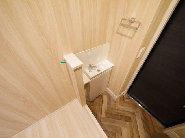 クレアール西九条の玄関|玄関に洗面台が付いております。