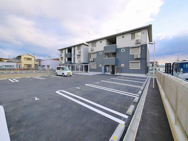 クレアール西九条の駐車場|カースペースがあります