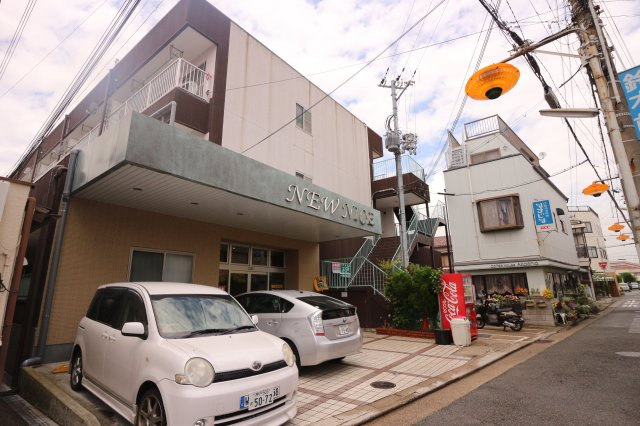 ニューナイスマンションの駐車場