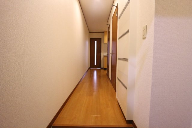 ニューナイスマンションの玄関