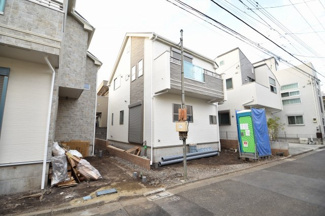 【外観】 | 現地見学や資料請求などお気軽にお問合わせ下さい。
周辺環境とあわせて現地ご案内致します。