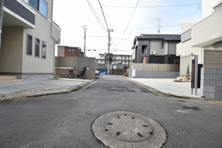 【前面道路含む現地写真】 | 現地見学や資料請求などお気軽にお問合わせ下さい。
周辺環境とあわせて現地ご案内致します。