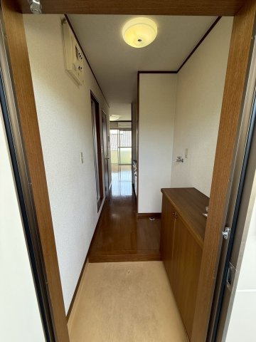 メゾンRYUの玄関