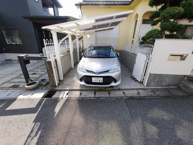 神陵台5丁目戸建の駐車場