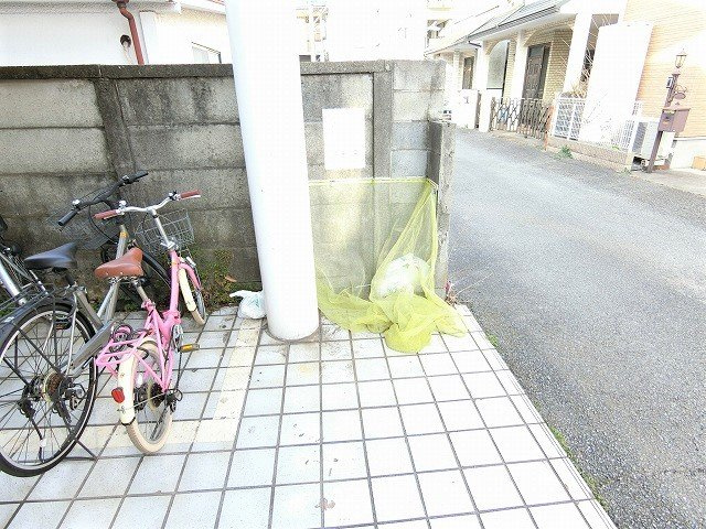 ホワイトレジデンスのエントランス
