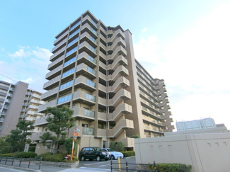 【外観】 | JR東西線「御幣島」駅徒歩8分の好立地です！
室内改装済みですので大変きれいです！