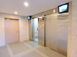 【エントランス】 | エレベーター2基付
