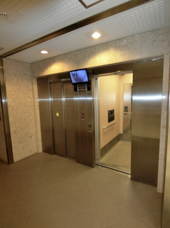 【エントランス】 | エレベーター２基あります