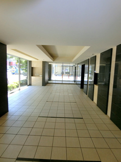 【エントランス】 | 高級感あふれるエントランス