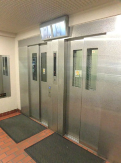 【その他共用部分】 | エレベータ２基有！
忙しい朝に重宝しますね！