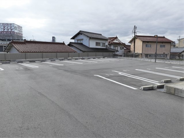 D-room花梨D棟の駐車場