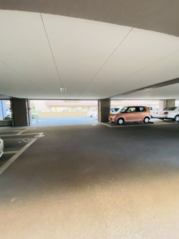 エクレール香椎参道の駐車場