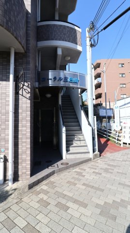 コーラル五色山のエントランス