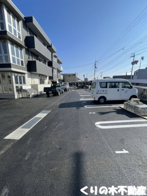 【駐車場】 | プランドール城東 | 駐車場があるので、車を買う予定の方も安心です