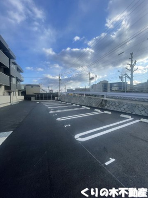 【駐車場】 | プランドール城東 | 車をお持ちの方に嬉しい駐車場付きの物件です
