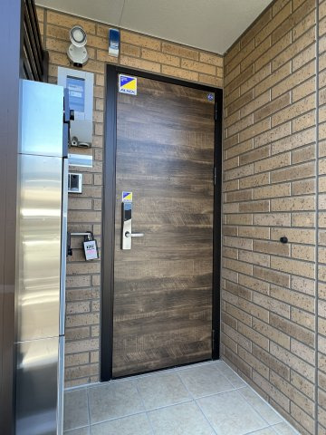 アルカンシエルのエントランス|TVモニターホン付き・カードキー